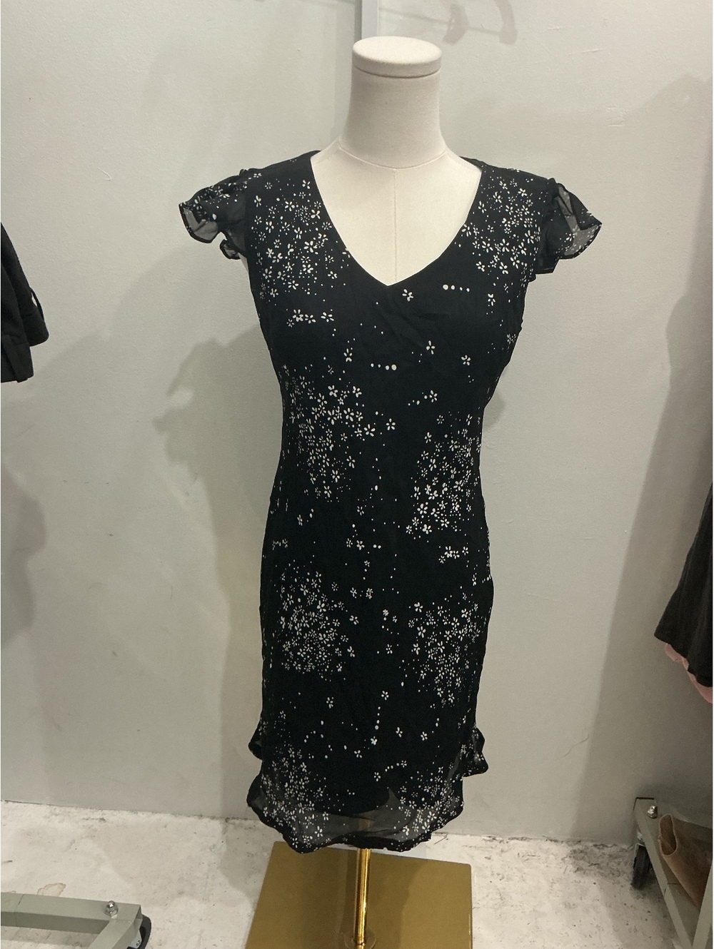 Evan-Picone Black Floral Print Dress with Ruffle Sleeves